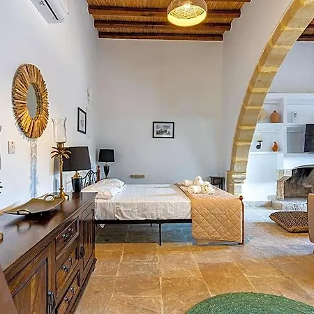 Stone Court Boutique Szálloda 4*