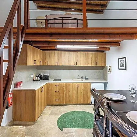 Stone Court Boutique 4*